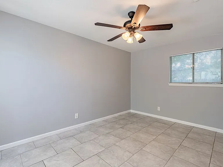 310 E Grady Dr — Photo 12
