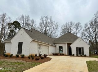 104 Jasmine Cove Dr, Brandon, MS