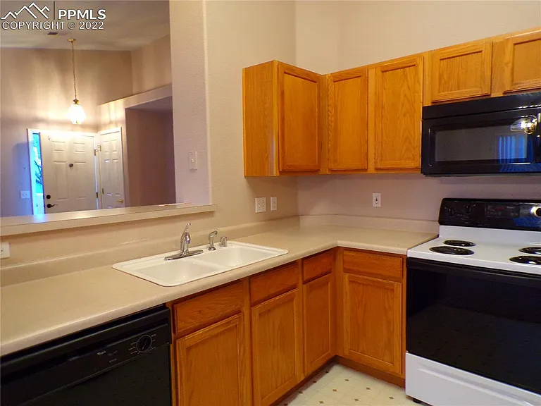 3715 Strawberry Field Grv #G — Photo 8