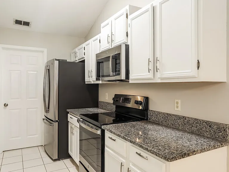 5966 Lazy Meadow Ct — Photo 7