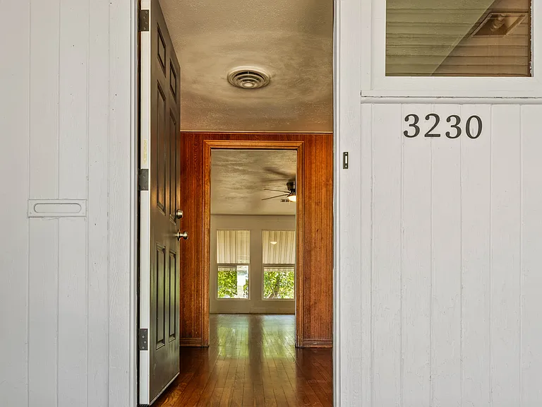 32300 Proctor Ave — Photo 10