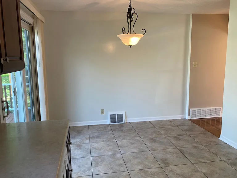 1605 Richmond Rd — Photo 18
