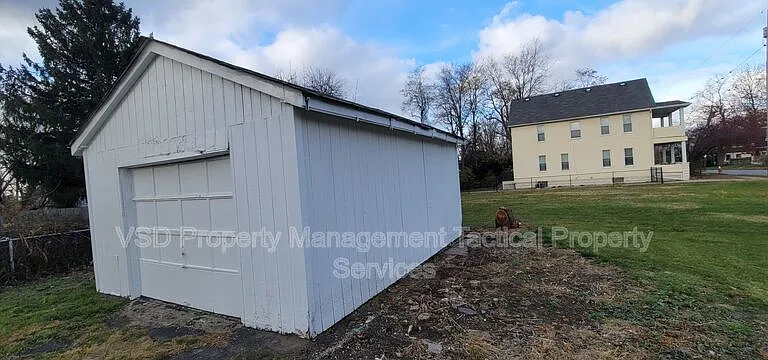 7523 Aetna Rd — Photo 2