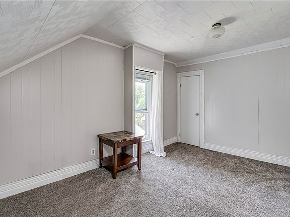 3rd image of 622 Hancock St