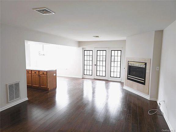 4th image of 1043 Washington Grn