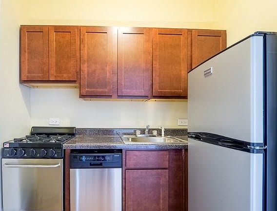 2nd image of 1165 N Dearborn St #203
