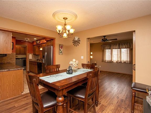 5th image of 505 W Meadow Dr