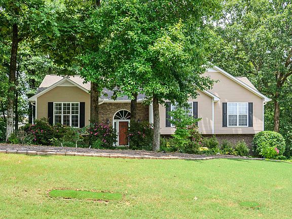 2nd image of 104 Forest Hills Cir