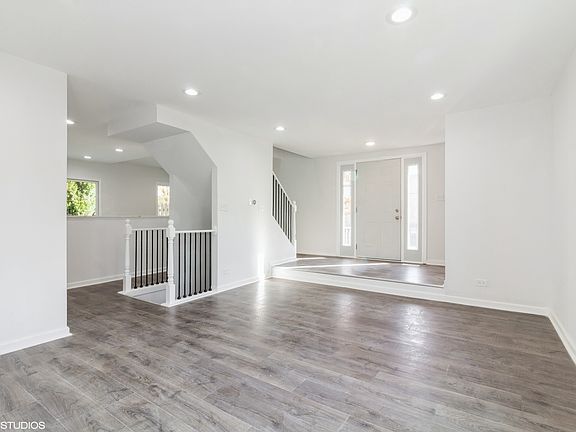 3rd image of 561 Stone Gate Cir #561