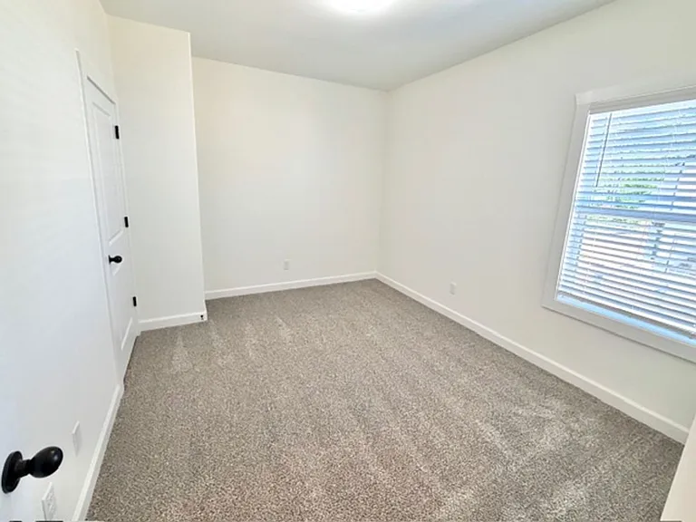 4877 Chatelet Dr — Photo 12