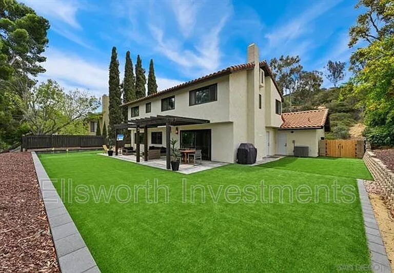 1225 Fallbrook Ct — Photo 2