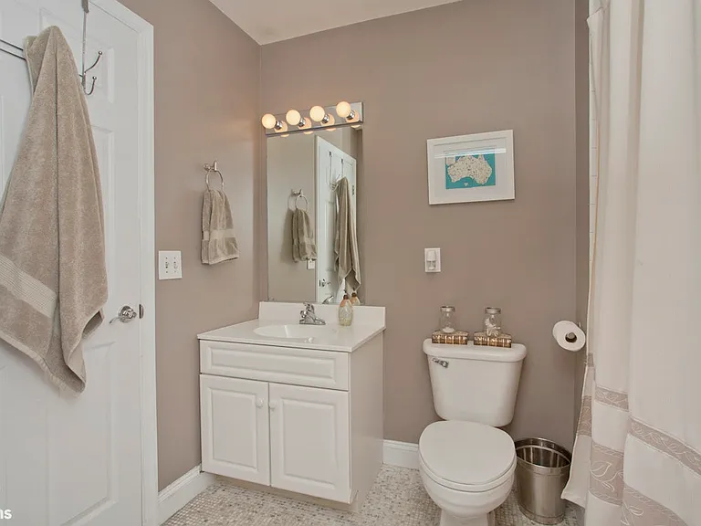 402 9th St #3L — Photo 16