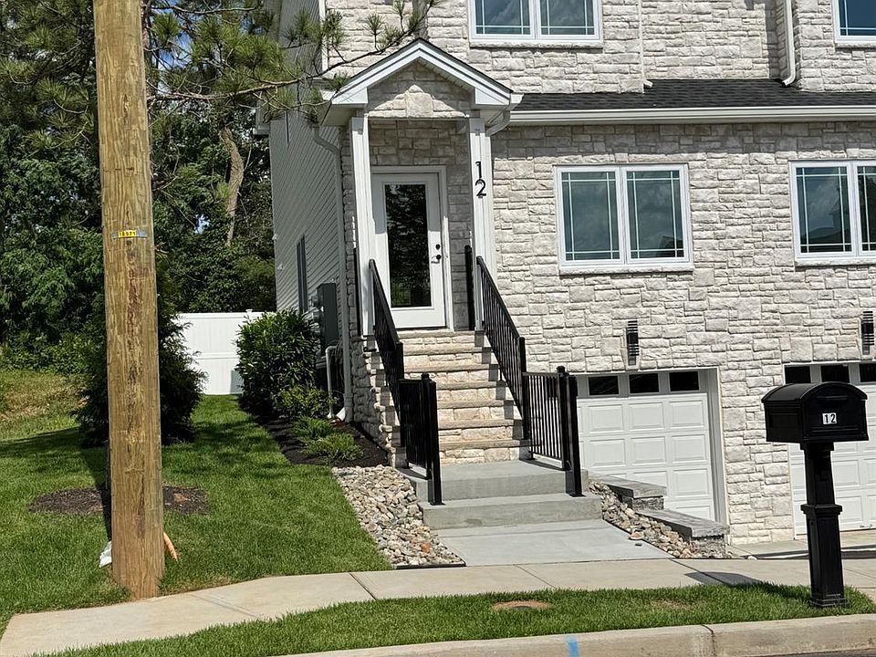 1st image of 12 Moyse Pl