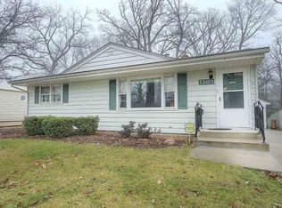 1303 Scottswood Rd, Rockford, IL 61107