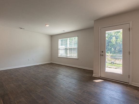 4th image of 224 Wall St