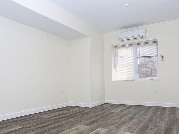 5th image of 111 Glenwood Ave #110