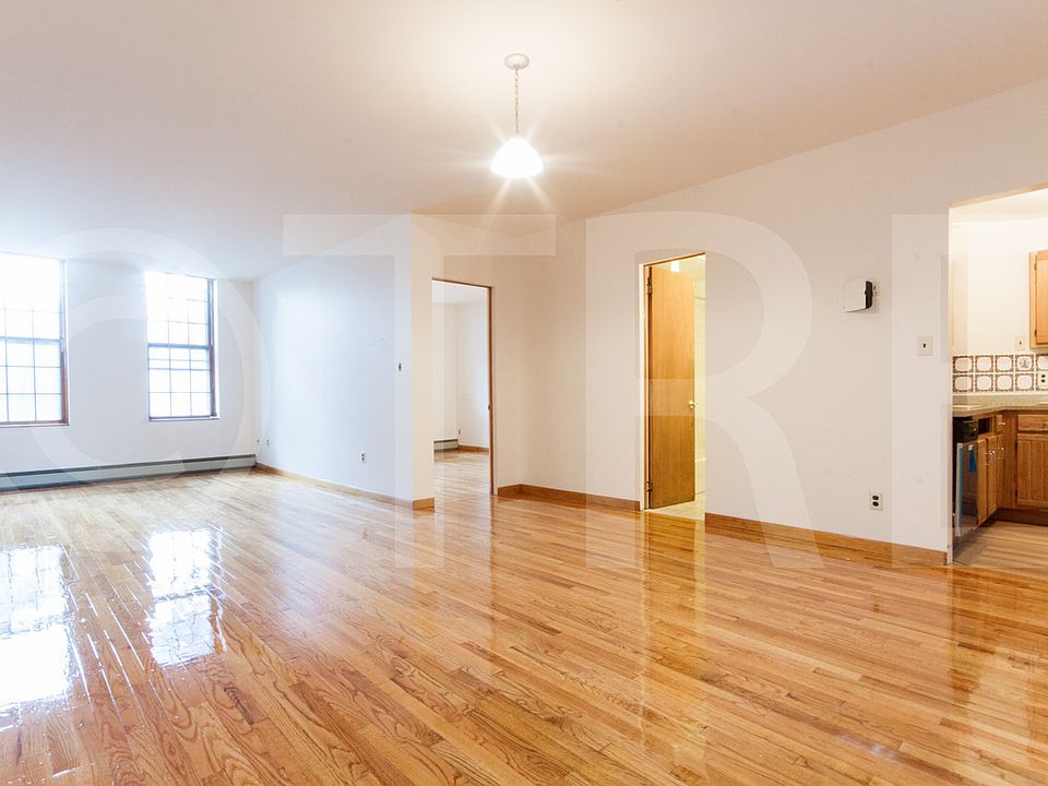1st image of 388 Hoyt St #1