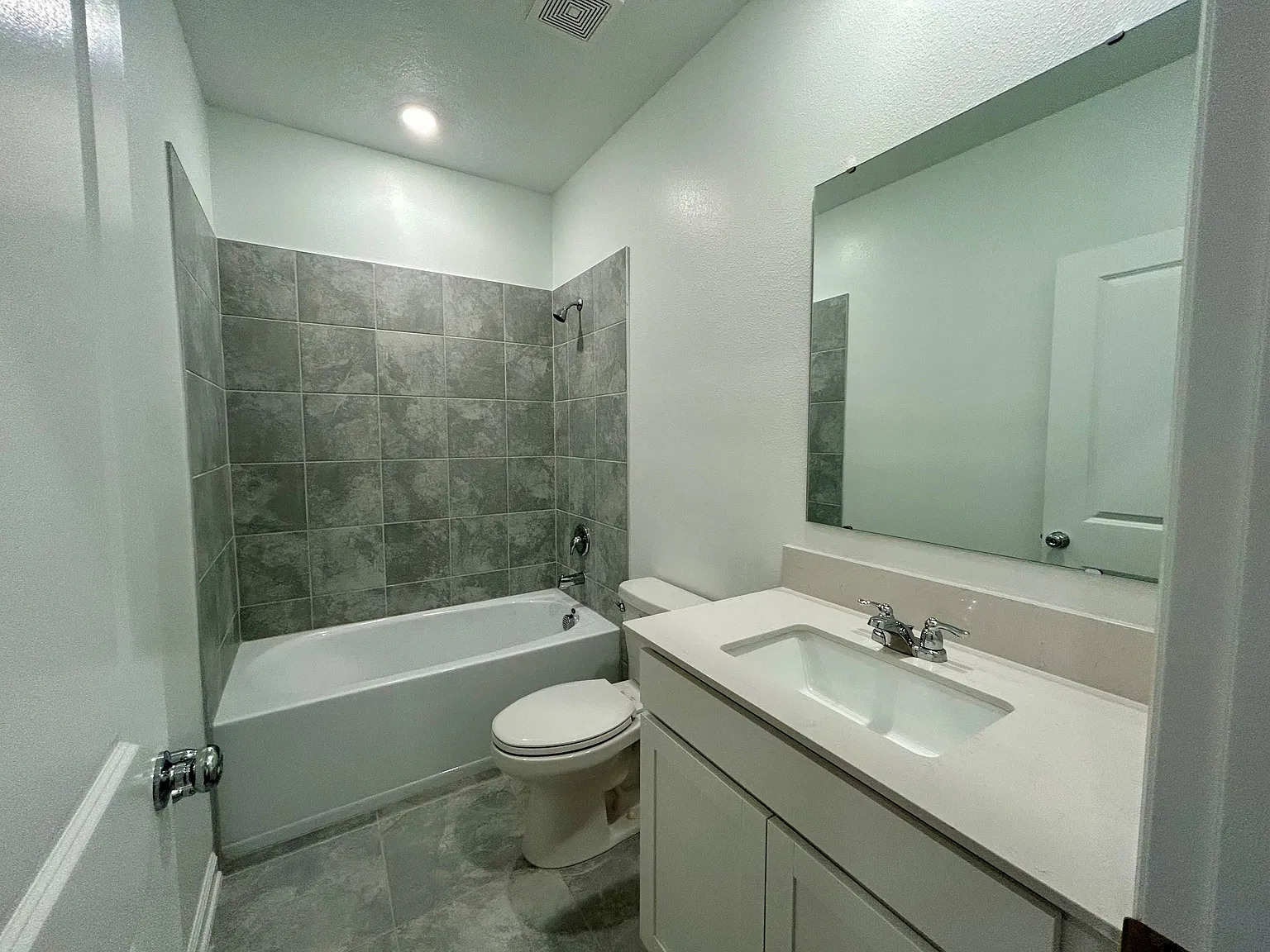 2943 Savoir Ave - 2943 — Photo 2