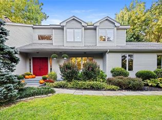 33 Wake Robin Ln, Shelton, CT 06484