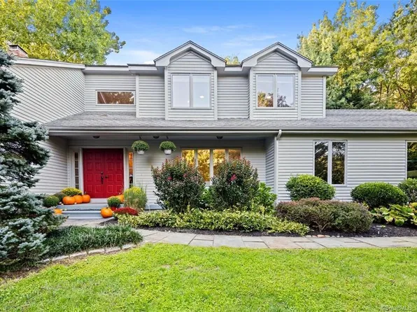 33 Wake Robin Lane, Shelton, CT 06484