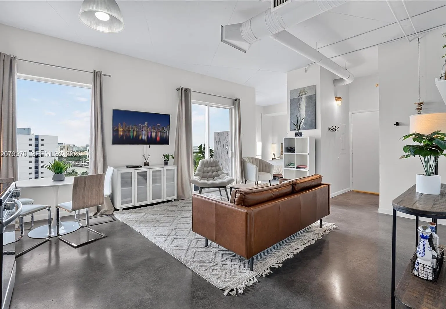 Neo Condo — Photo 1
