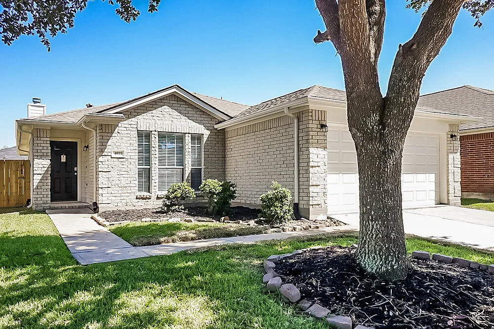 3 bed, 2.0 bath, 1634 sqft, $1,920 — Photo 1