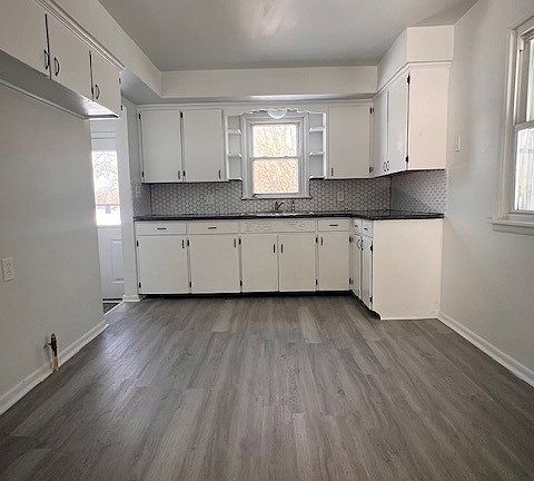 3rd image of 2830 Burbank Ave
