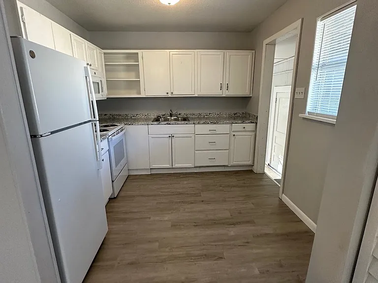 1022 1st Ave — Photo 2
