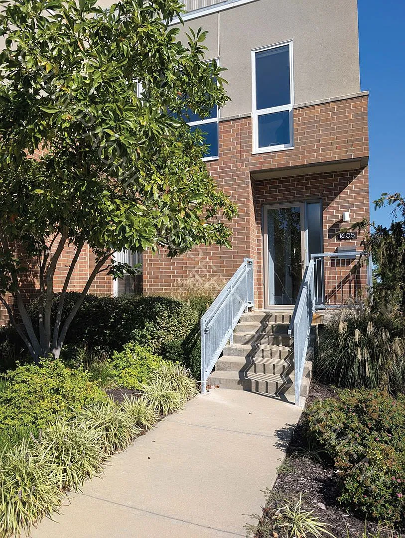 Spacious 3-Story Corner Townhome in Westside North — Photo 1