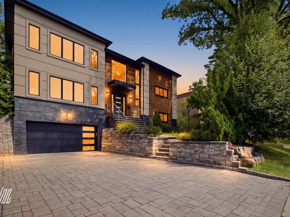 71 Dillingham Pl, Englewood Cliffs, NJ 07632
