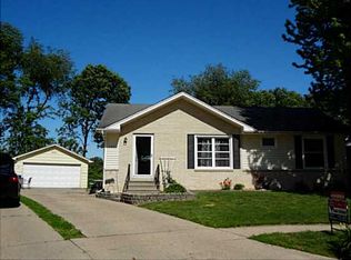 1006 E 40th St, Des Moines, IA 50317