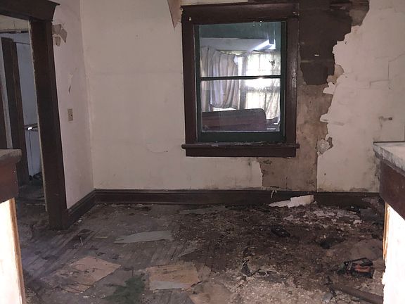 3rd image of 3935 Garfield Ave