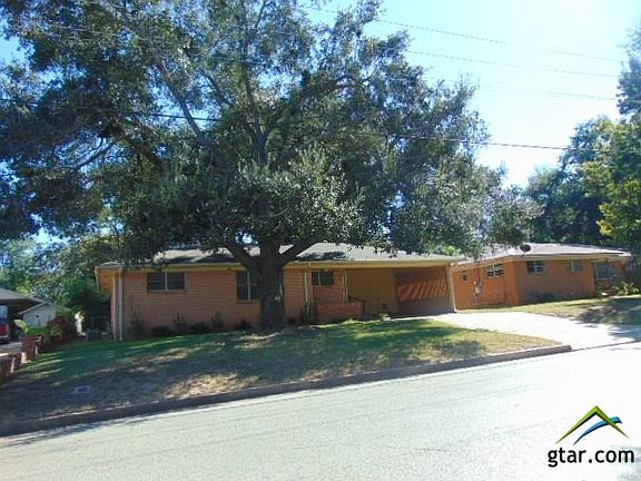 4th image of 811 Fort Worth St