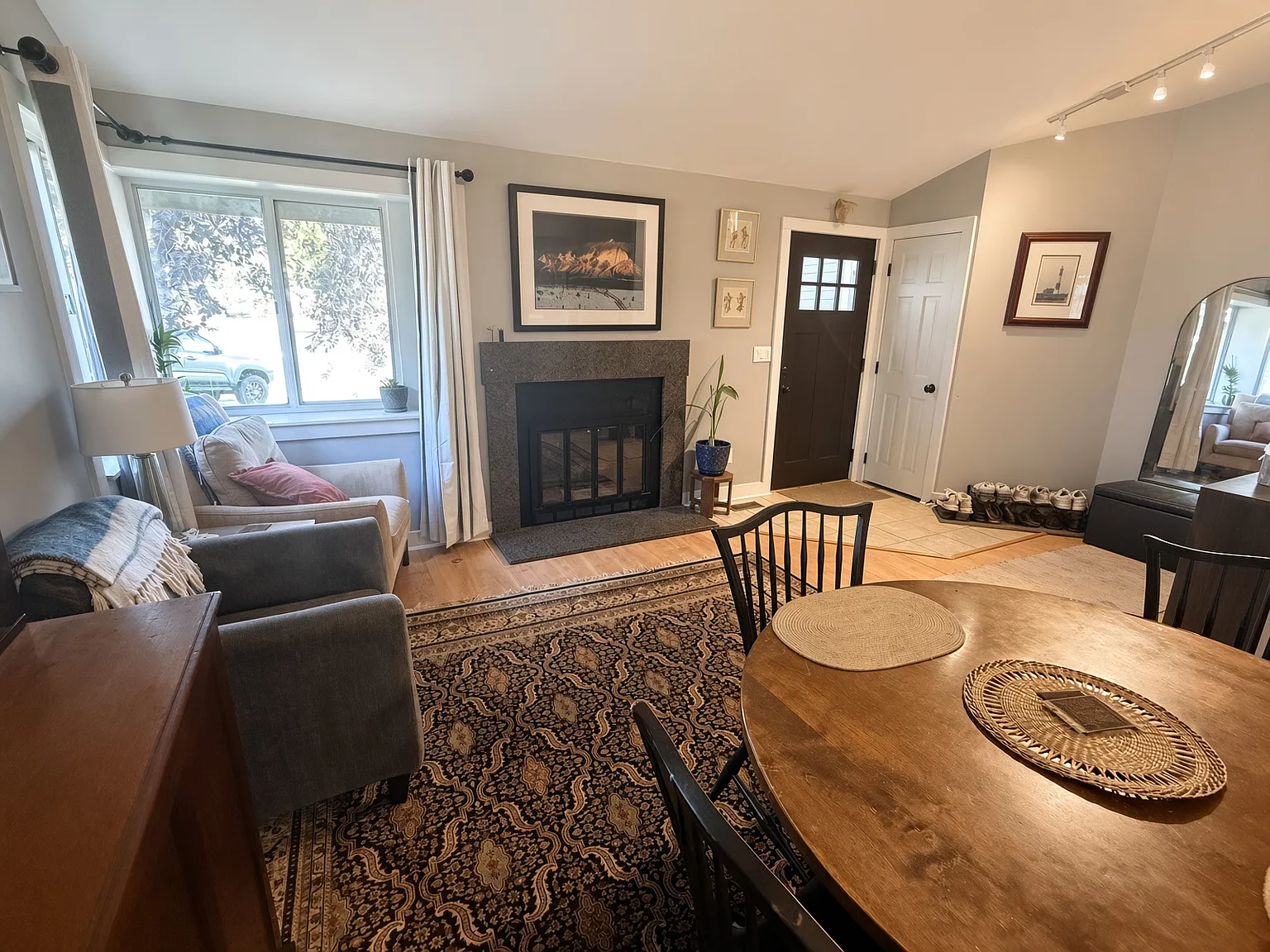 3 bed, 1397 sqft, $2,500 — Photo 3