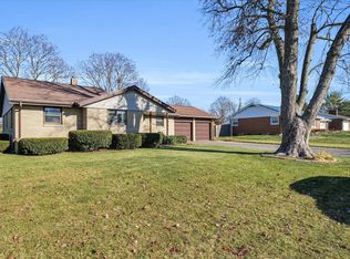 2406 John Dr, Urbana, IL 61802