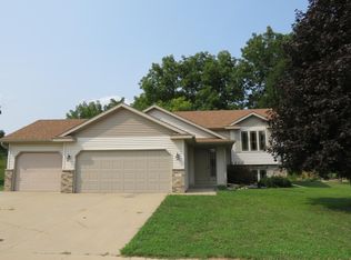 652 7th St SW, Pine Island, MN 55963