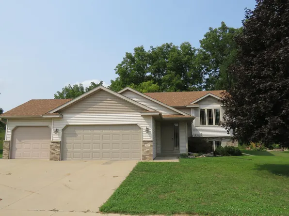 652 7th St SW, Pine Island, MN 55963