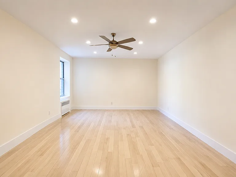 120 E 19th St #4B — Photo 2