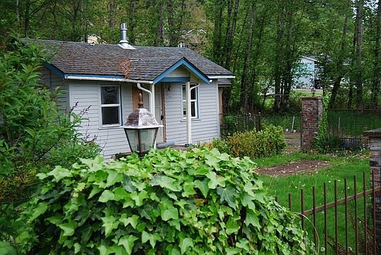 2nd image of 835 Northshore Dr
