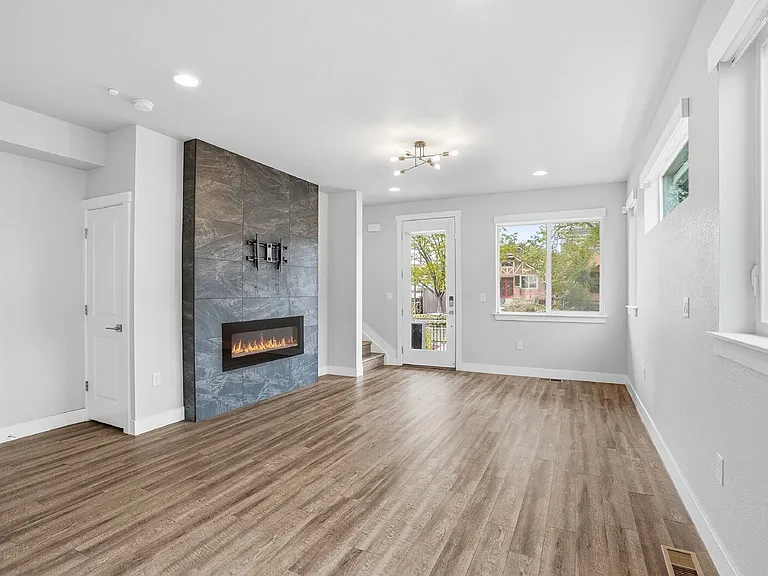 1518 N Newton St — Photo 7