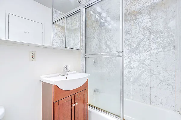 Rented by Urbane Brokerage | media 9