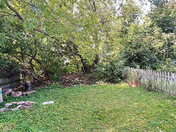 3rd image of 232 Ferris St