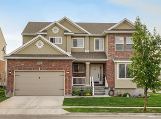 1398 S Galloway Pl, Syracuse, UT 84075