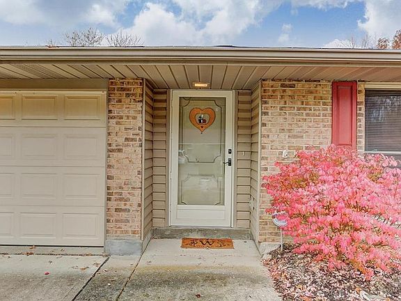 3rd image of 7031 Sandalview Dr