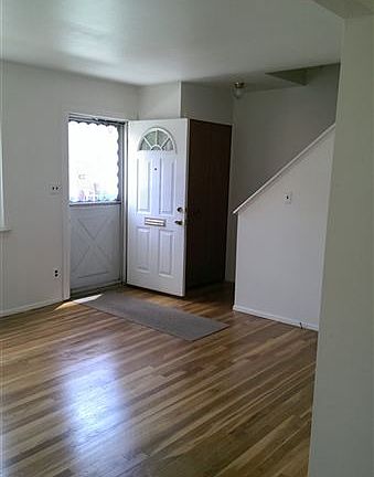 Entry/Living Area