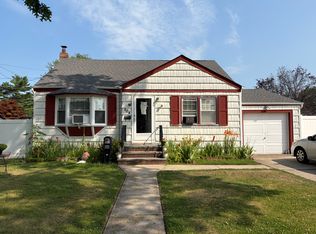 901 11th St, West Babylon, NY 11704