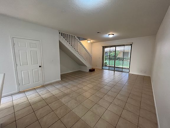 3rd image of 4216 Vineyard Cir