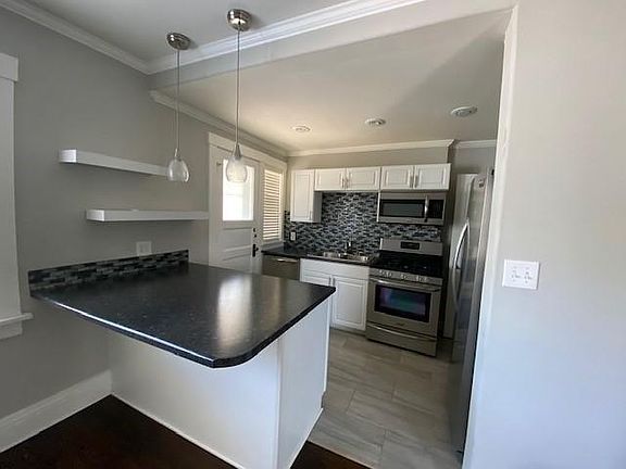 3rd image of 3307 Dewey Ave