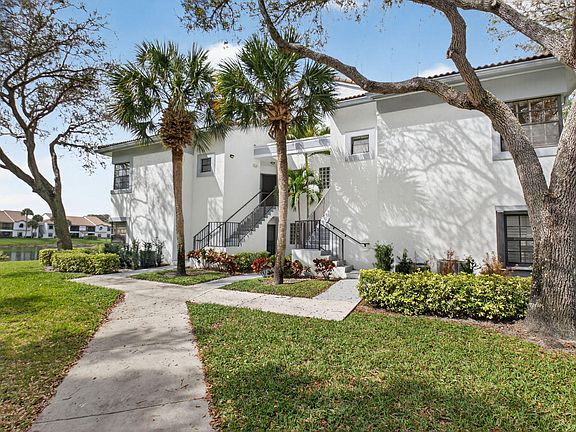 3rd image of 5394 Firenze Drive #J