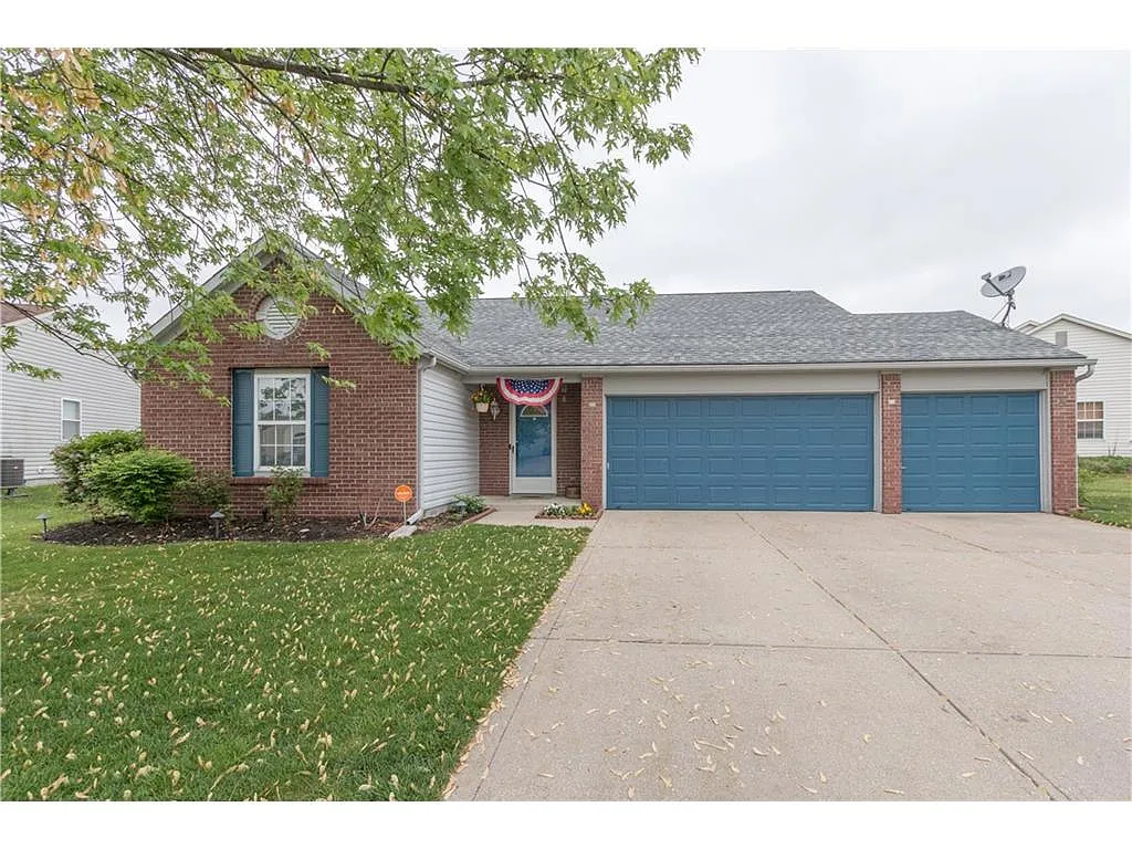 5758 Victory Dr photo 1